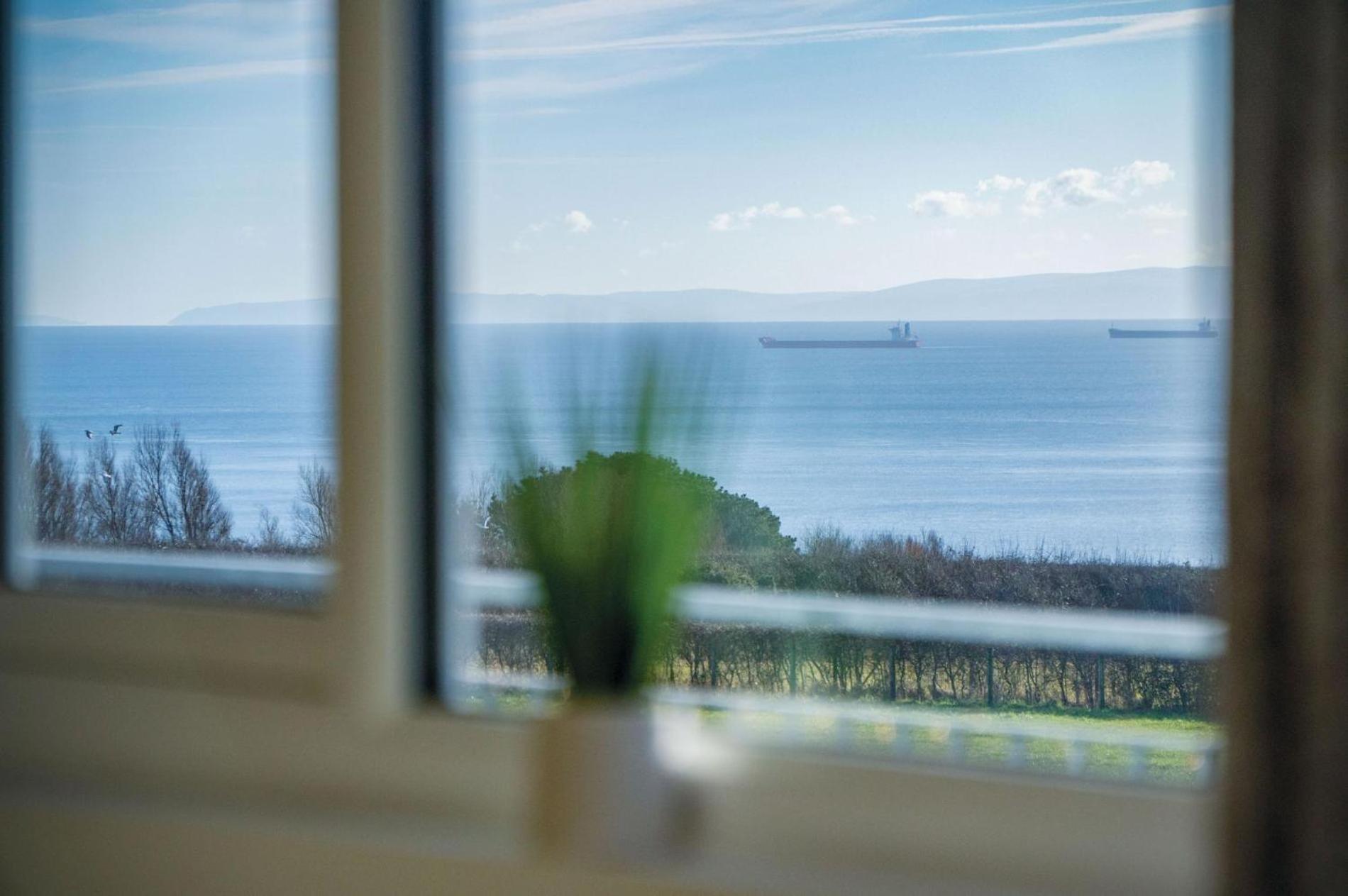 The Penthouse - 1 Bedroom Apartment - Ocean Breeze Port Eynon Exterior foto